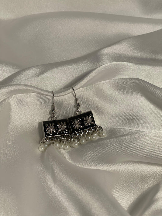 black trunk jhumka
