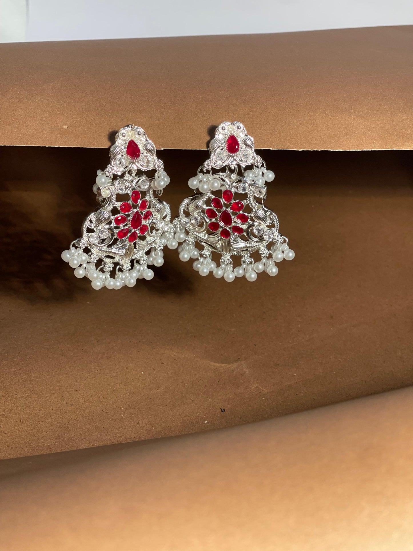 Mehwish chandi Safaid Motiya-maroon