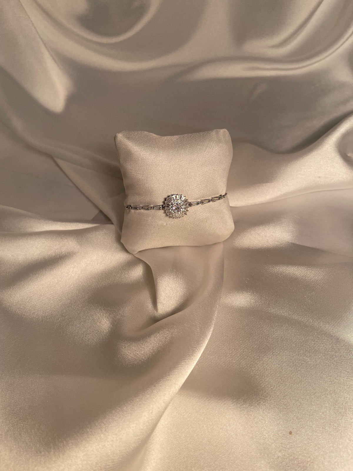 Phool bracelet silver with clear gem (square)