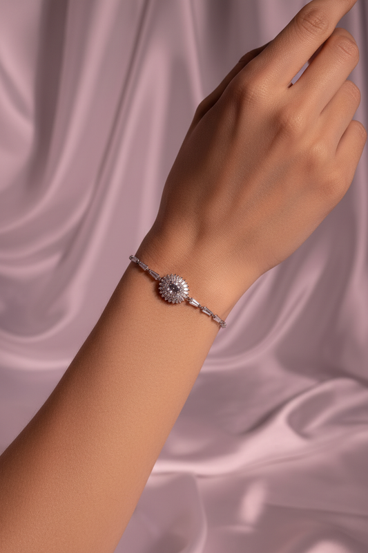 Phool bracelet silver with clear gem (oval)