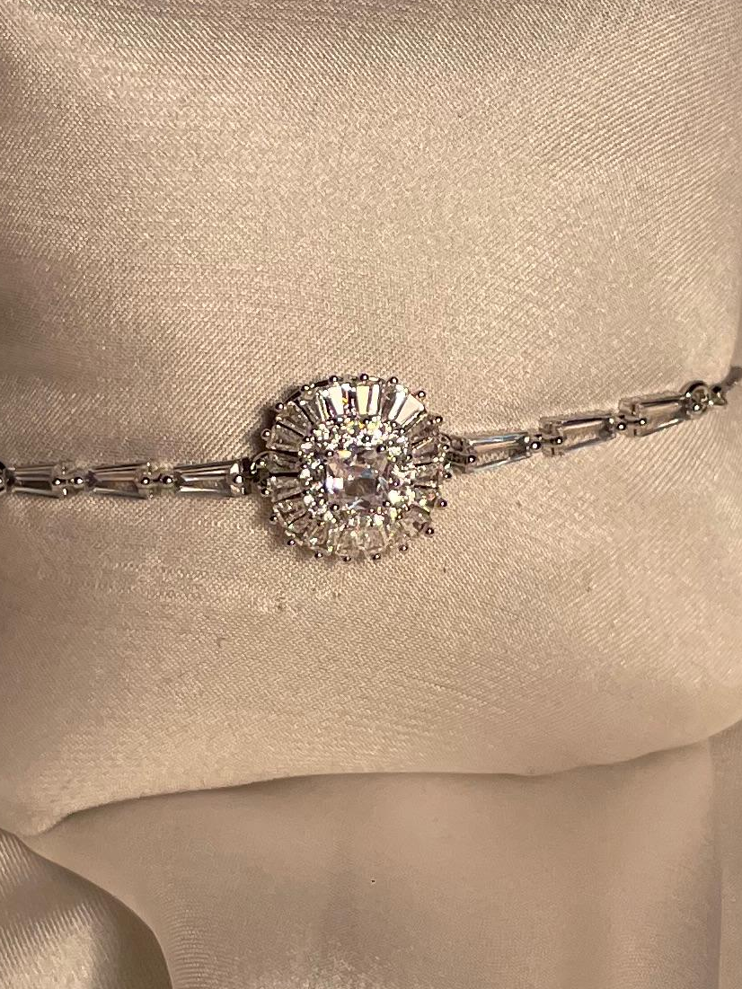 Phool bracelet silver with clear gem (square)
