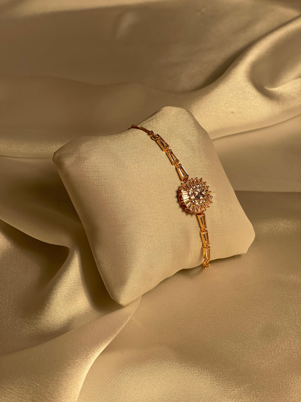 Phool bracelet Gold- clear gem(square)