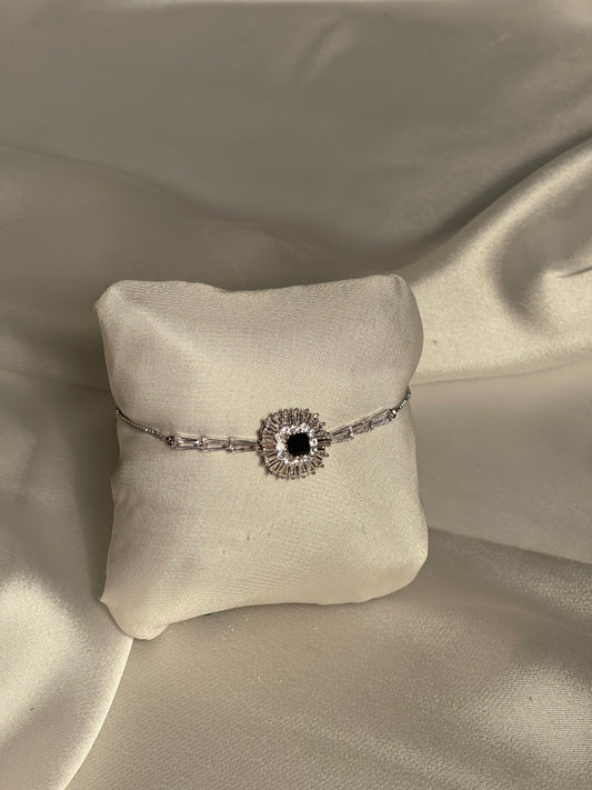 Phool bracelet silver- black gem(square)