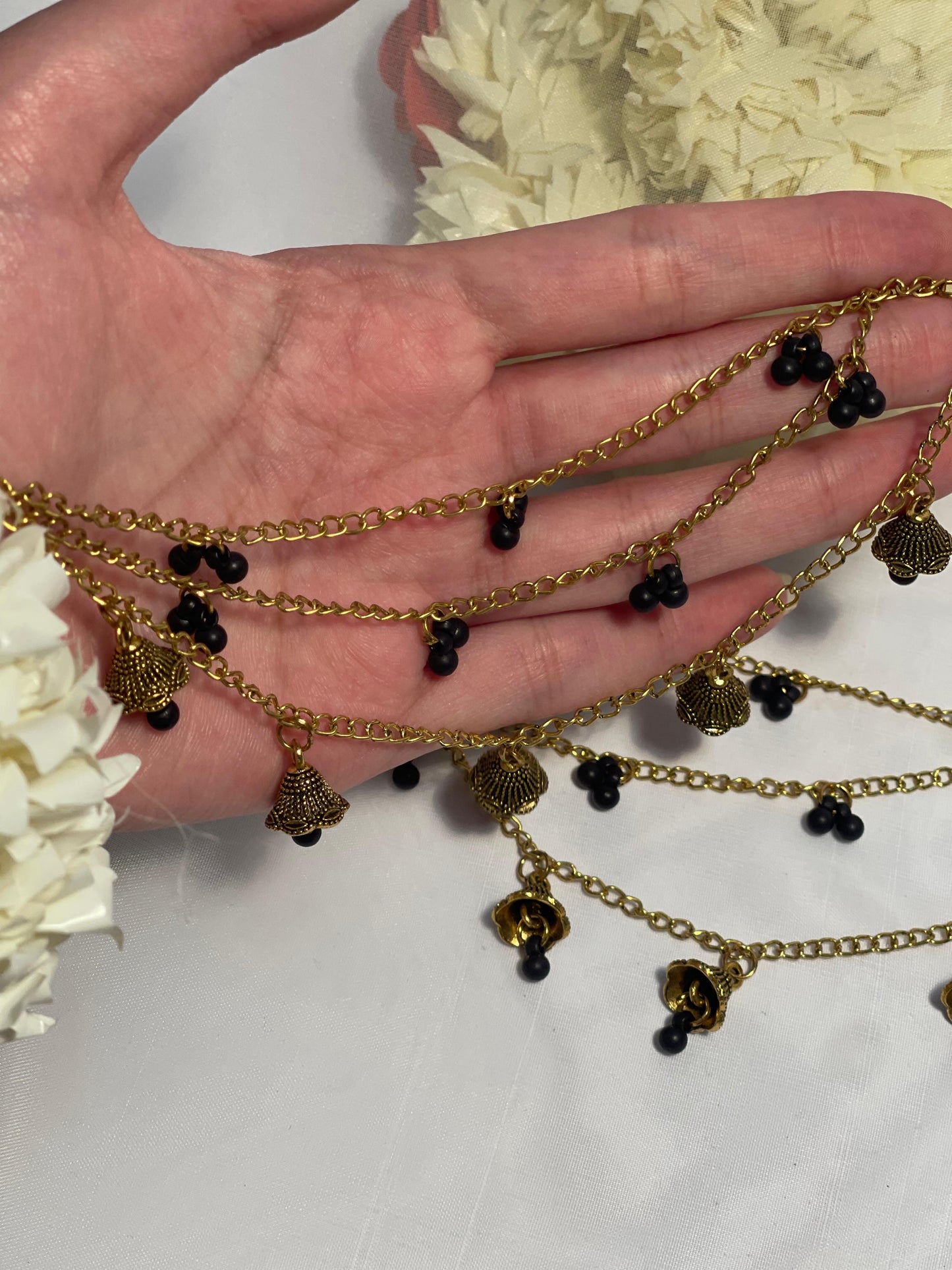 Jhumkay Waalay Saharay- gold and black