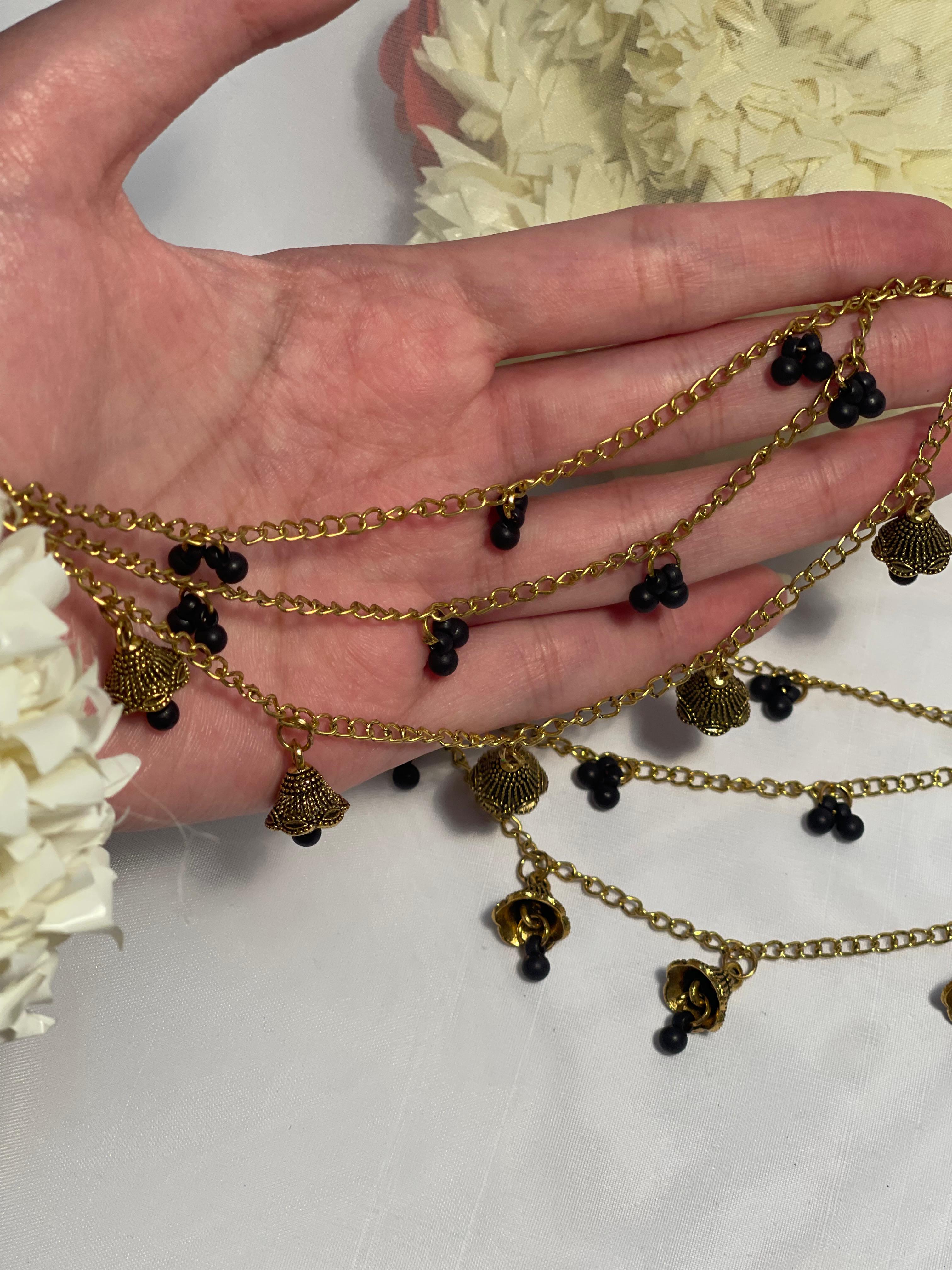 Jhumkay Waalay Saharay- gold and black