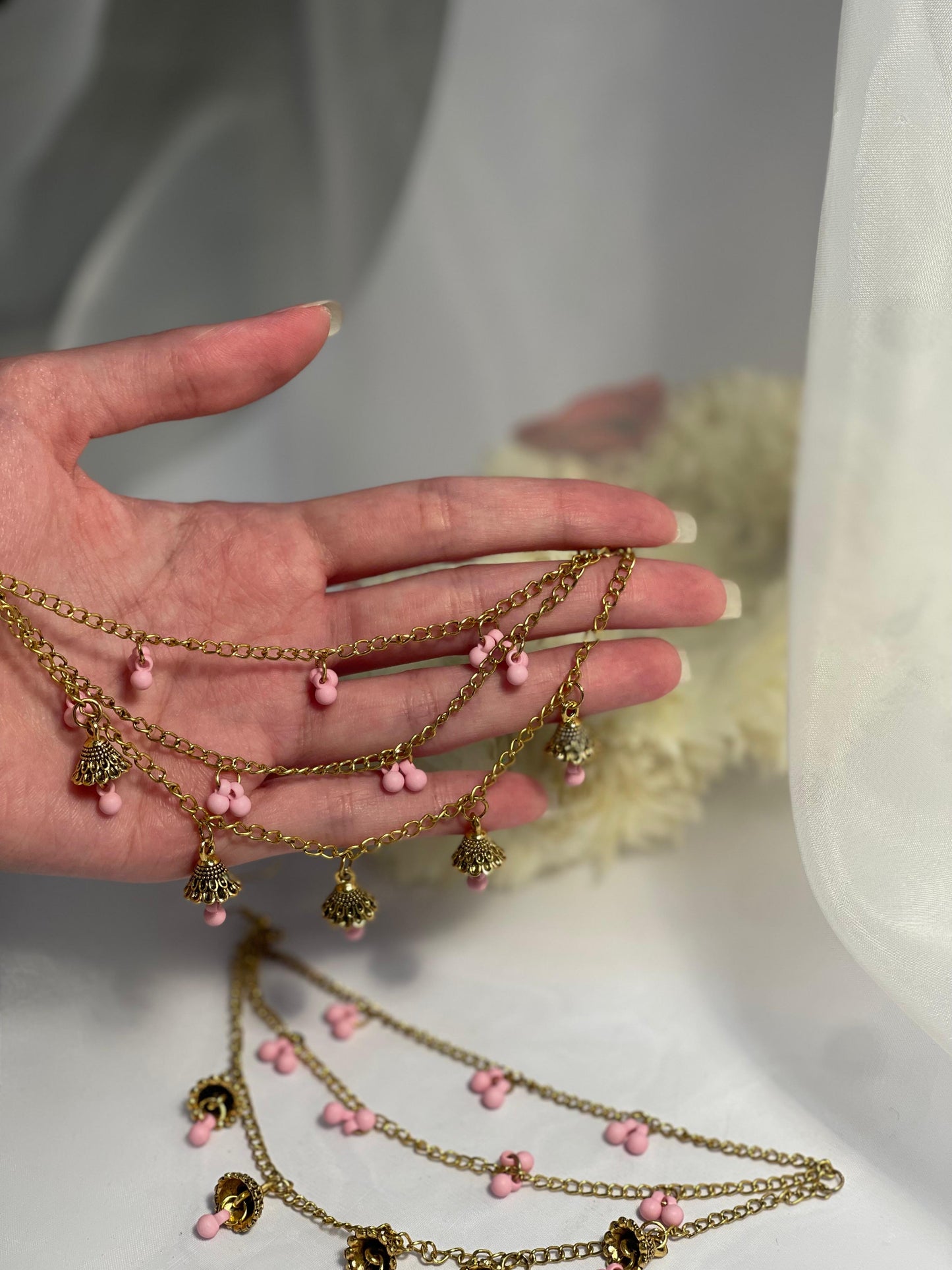 Jhumkay Waalay Saharay- gold and pink
