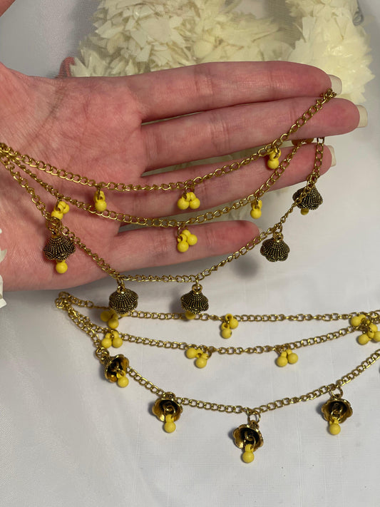 Jhumkay Waalay Saharay- gold and yellow