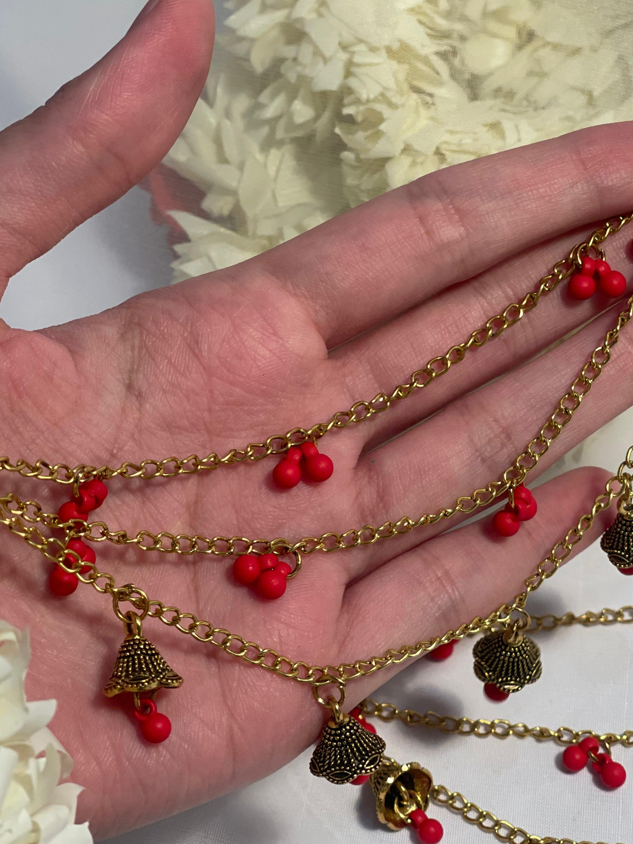 Jhumkay Waalay Saharay- gold and red