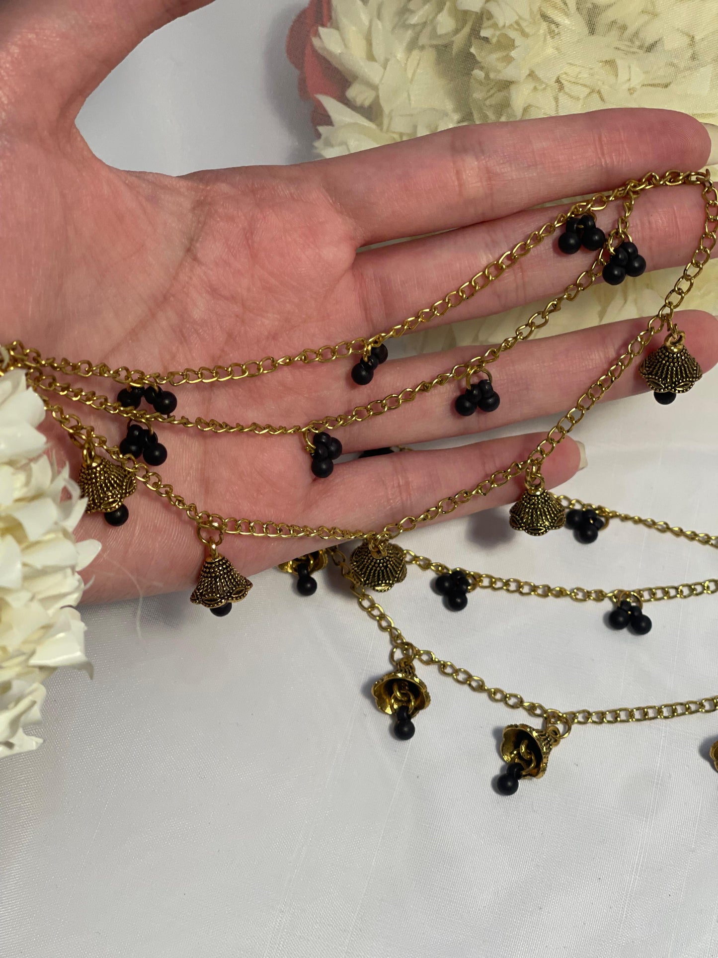 Jhumkay Waalay Saharay- gold and black