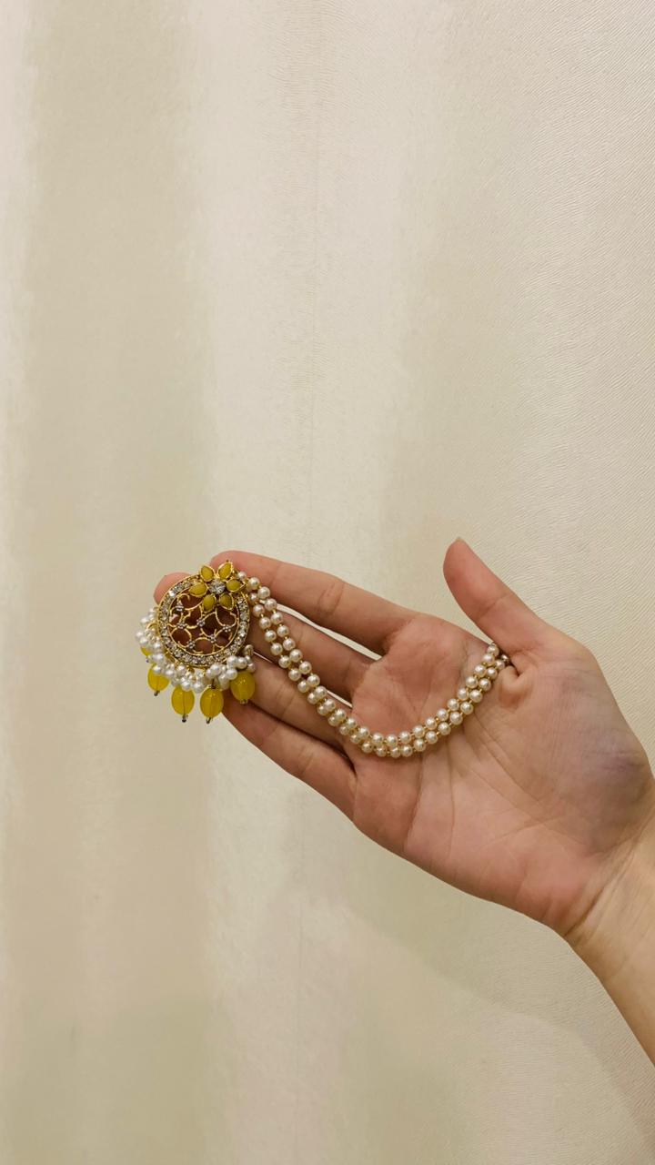 Zeba earrings with double pearl saharay(yellow)