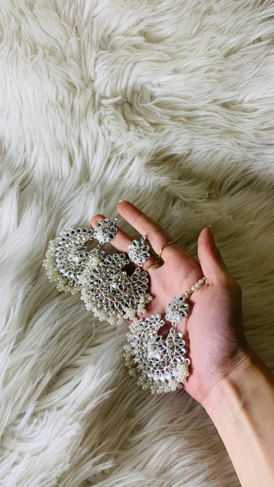 kundan moti bindiya and earring set  (silver)