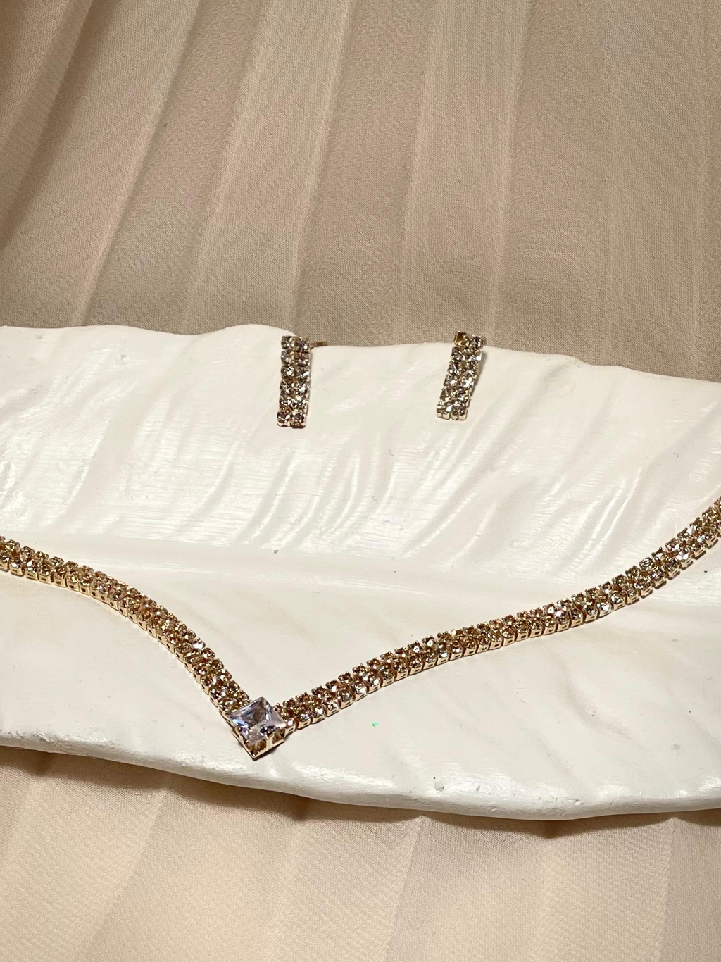 Chamak Set gold (meharbano collection)