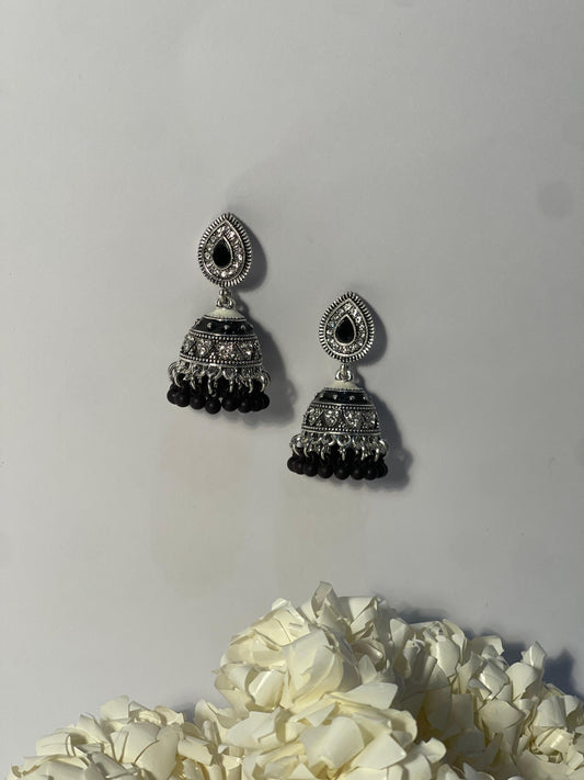 Leaf jhumki silver - white black