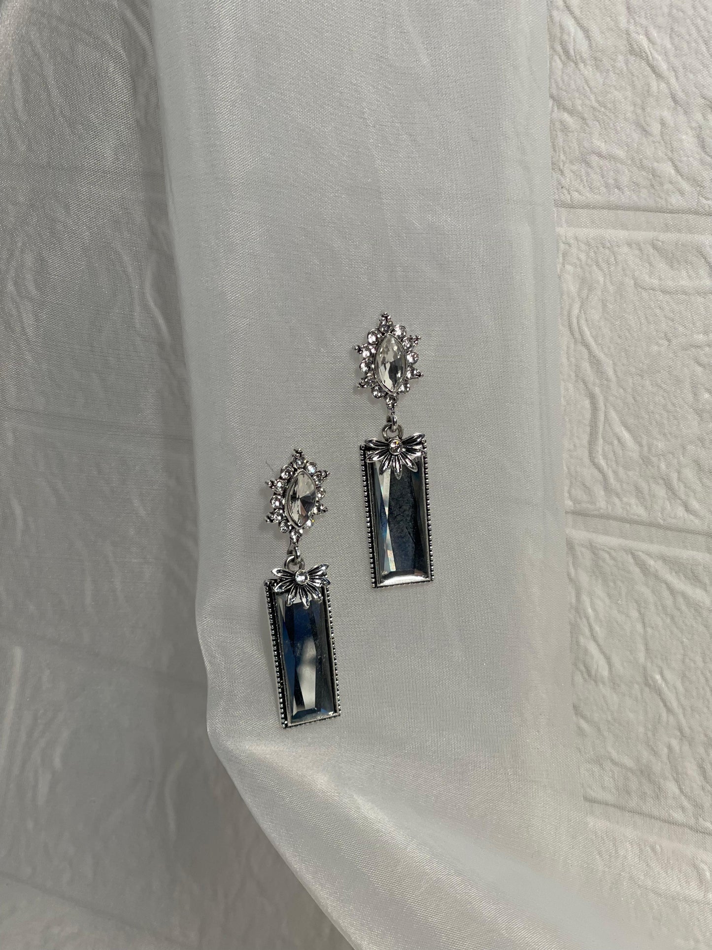 Rectangle half floral earrings silver- (Baharbano)