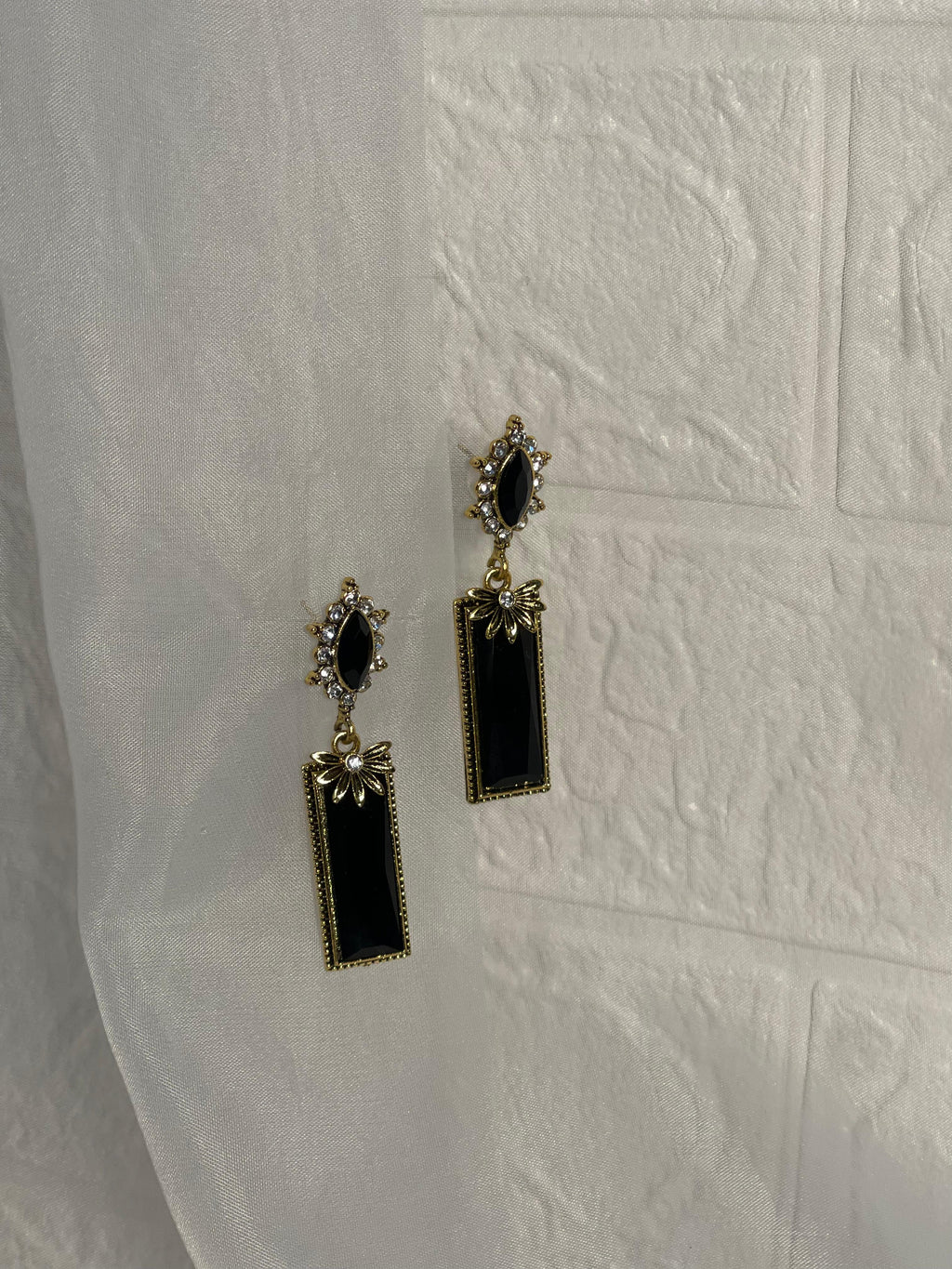 Rectangle half floral earrings black and gold- (Baharbano)