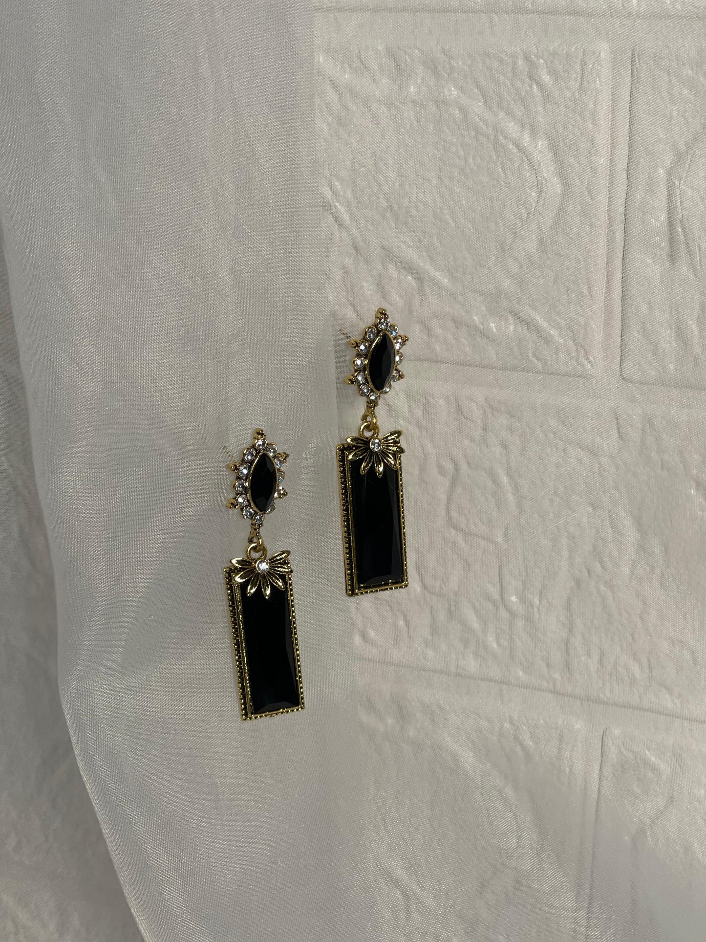 Rectangle half floral earrings black and gold- (Baharbano)