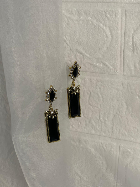 Rectangle half floral earrings black and gold- (Baharbano)