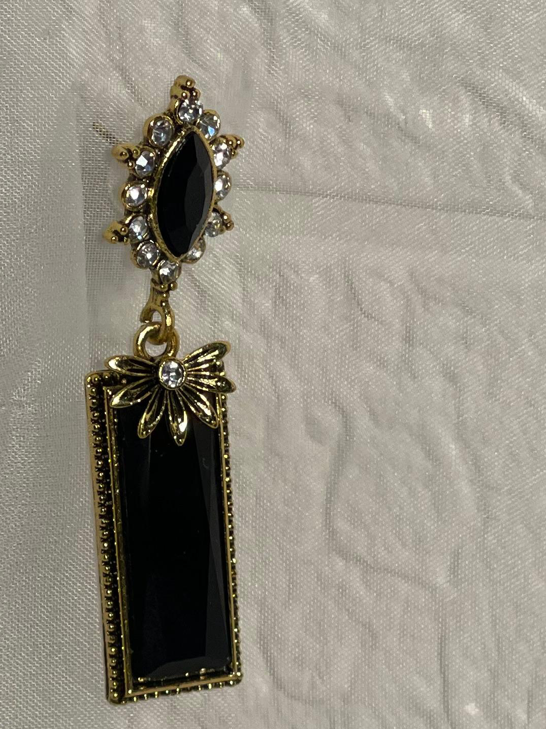 Rectangle half floral earrings black and gold- (Baharbano)