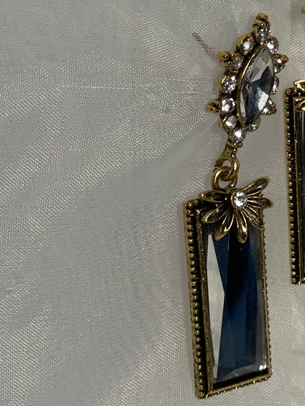 Rectangle half floral earrings gold- (Baharbano)