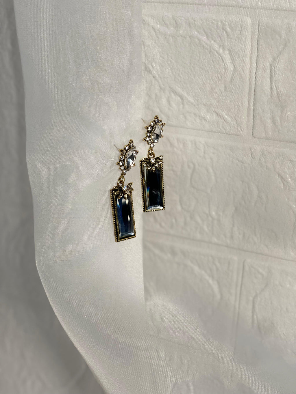 Rectangle half floral earrings gold- (Baharbano)