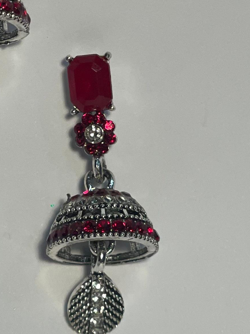 Aik patla latkan with maroon stone - (Baharbano)