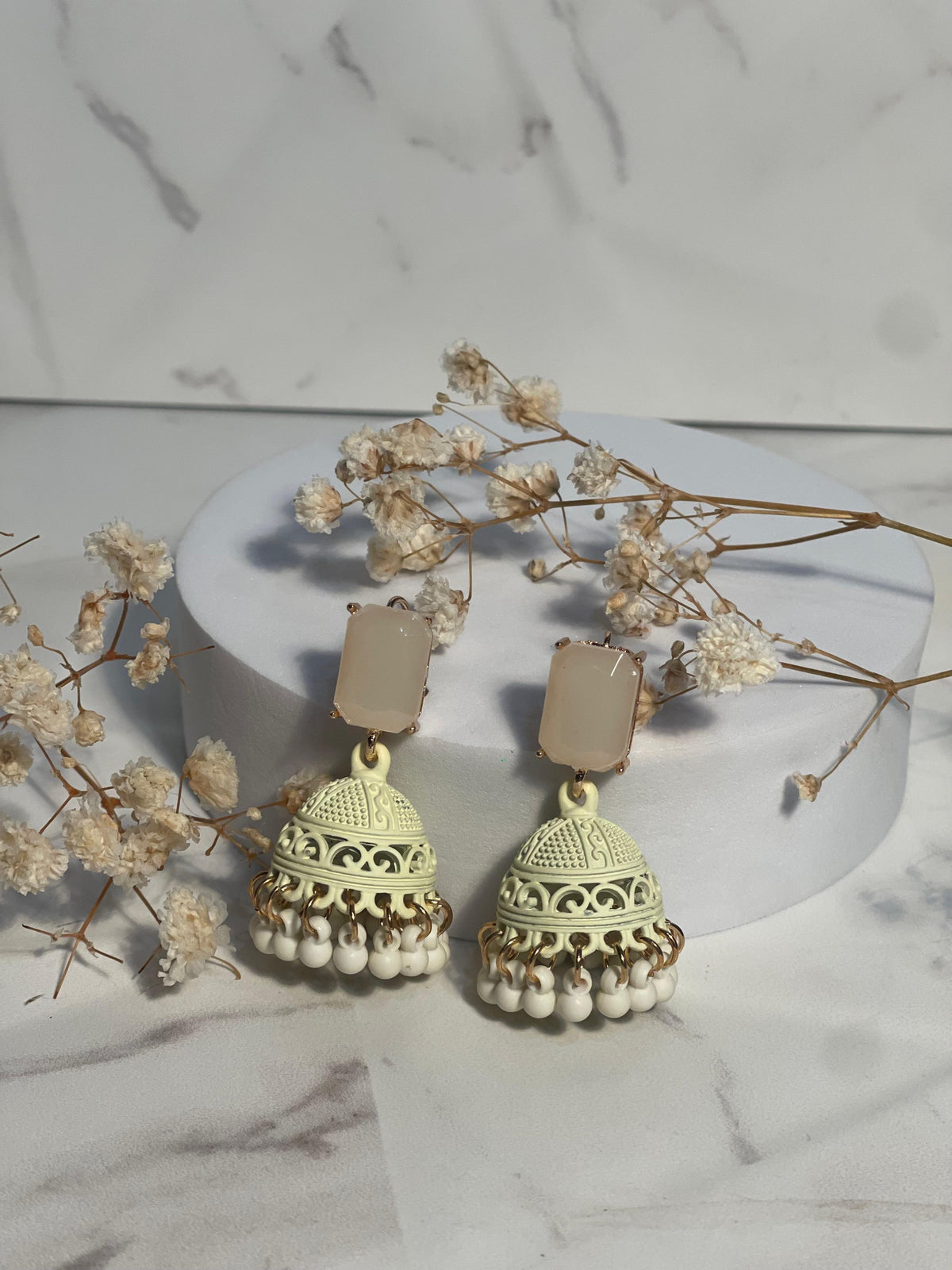 one stone matt jhumki beige (Mahbano)