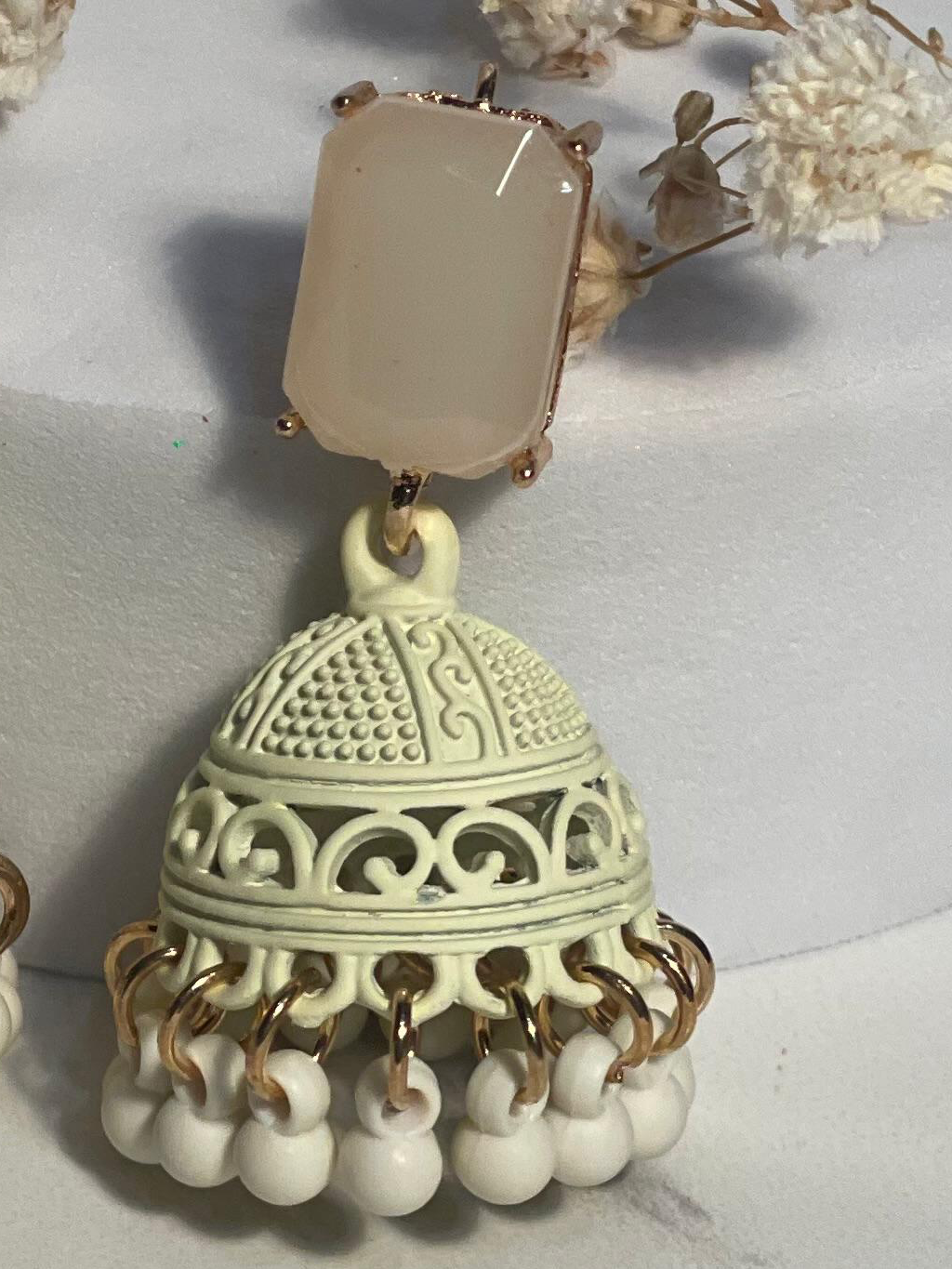 one stone matt jhumki beige (Mahbano)