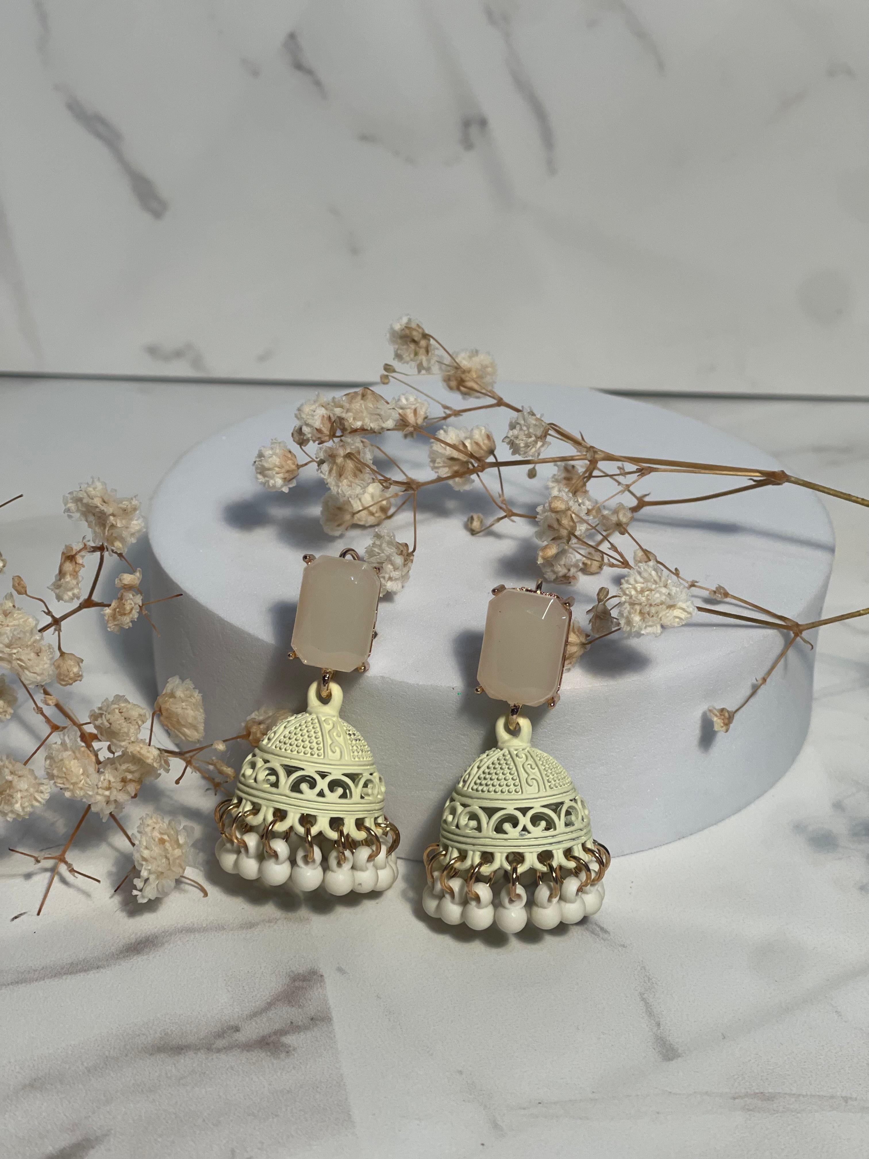 one stone matt jhumki beige (Mahbano)