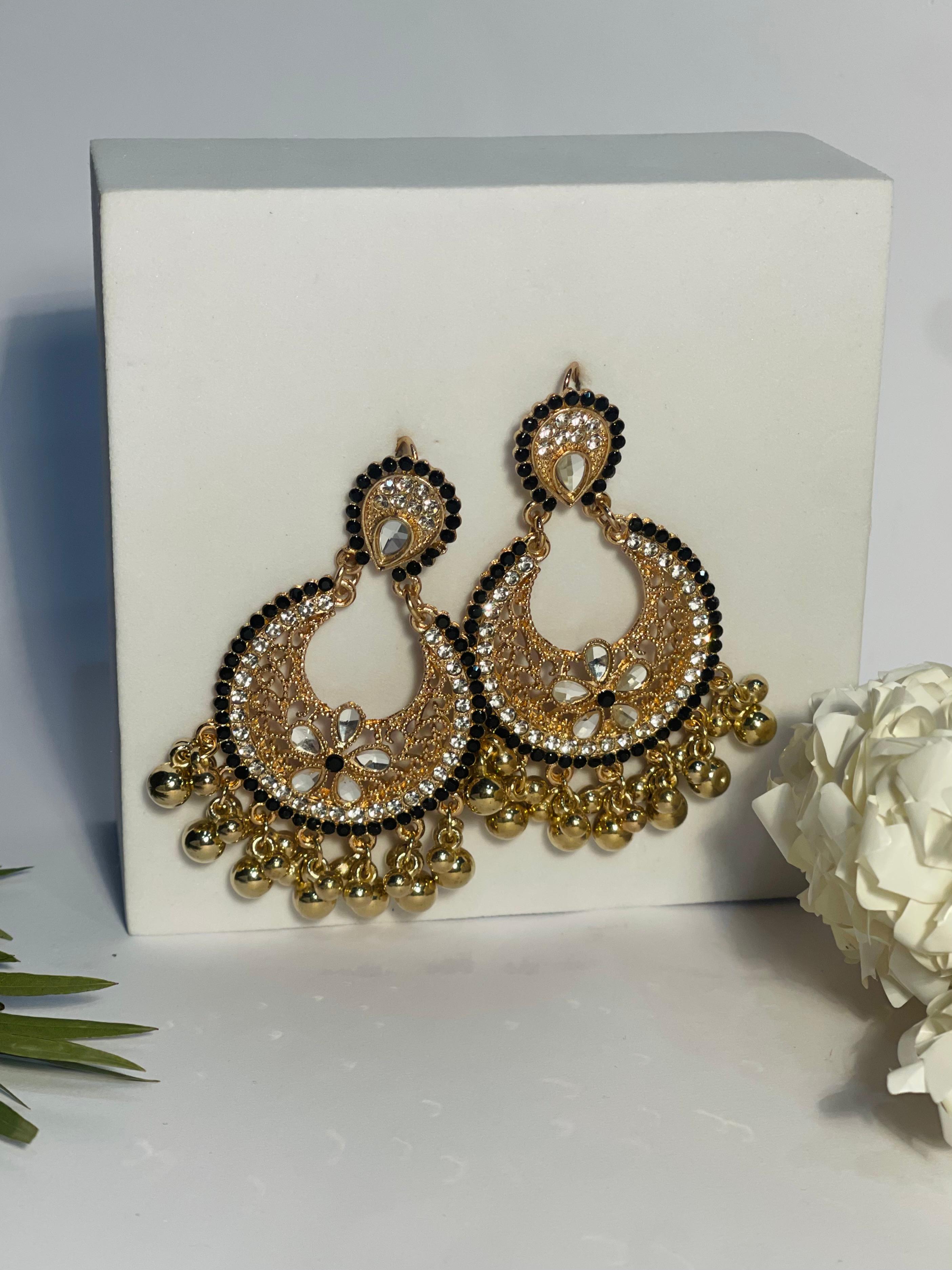 Ghungroo earrings gold and black(Mahbano)