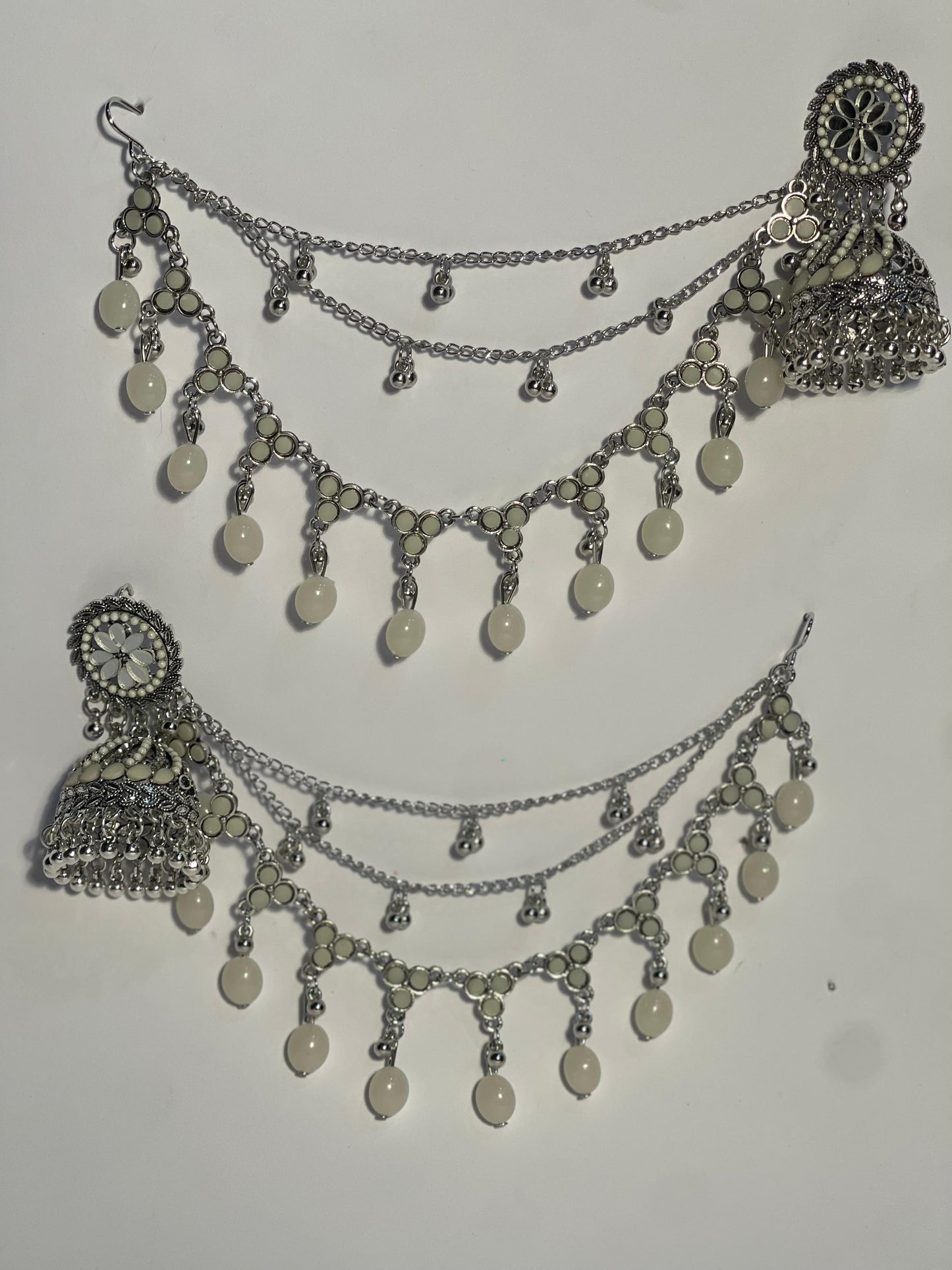 Gol phool teen lari saharay with grey beads (Mahbano)