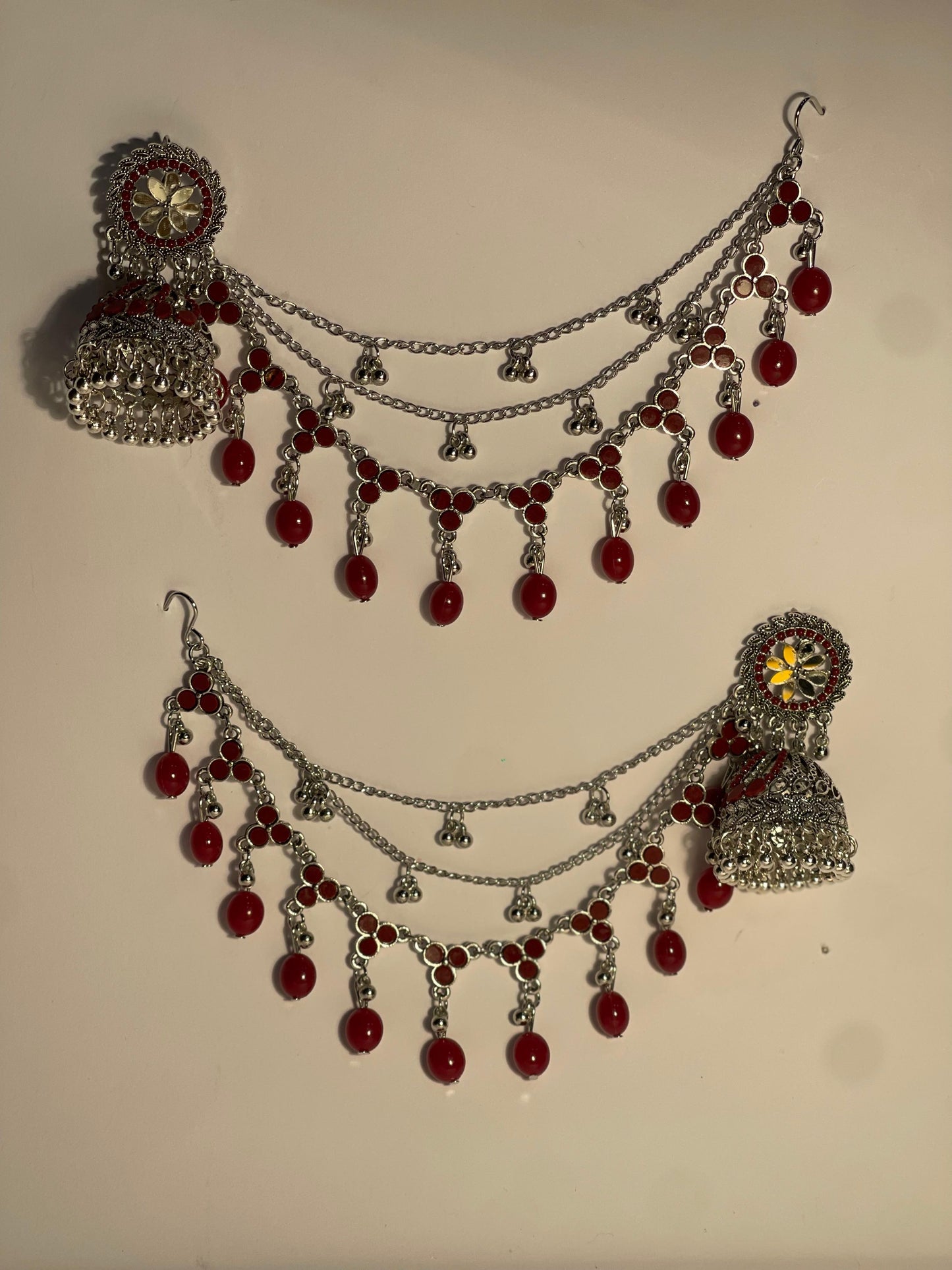 Gol phool teen lari saharay with maroon beads (Mahbano)