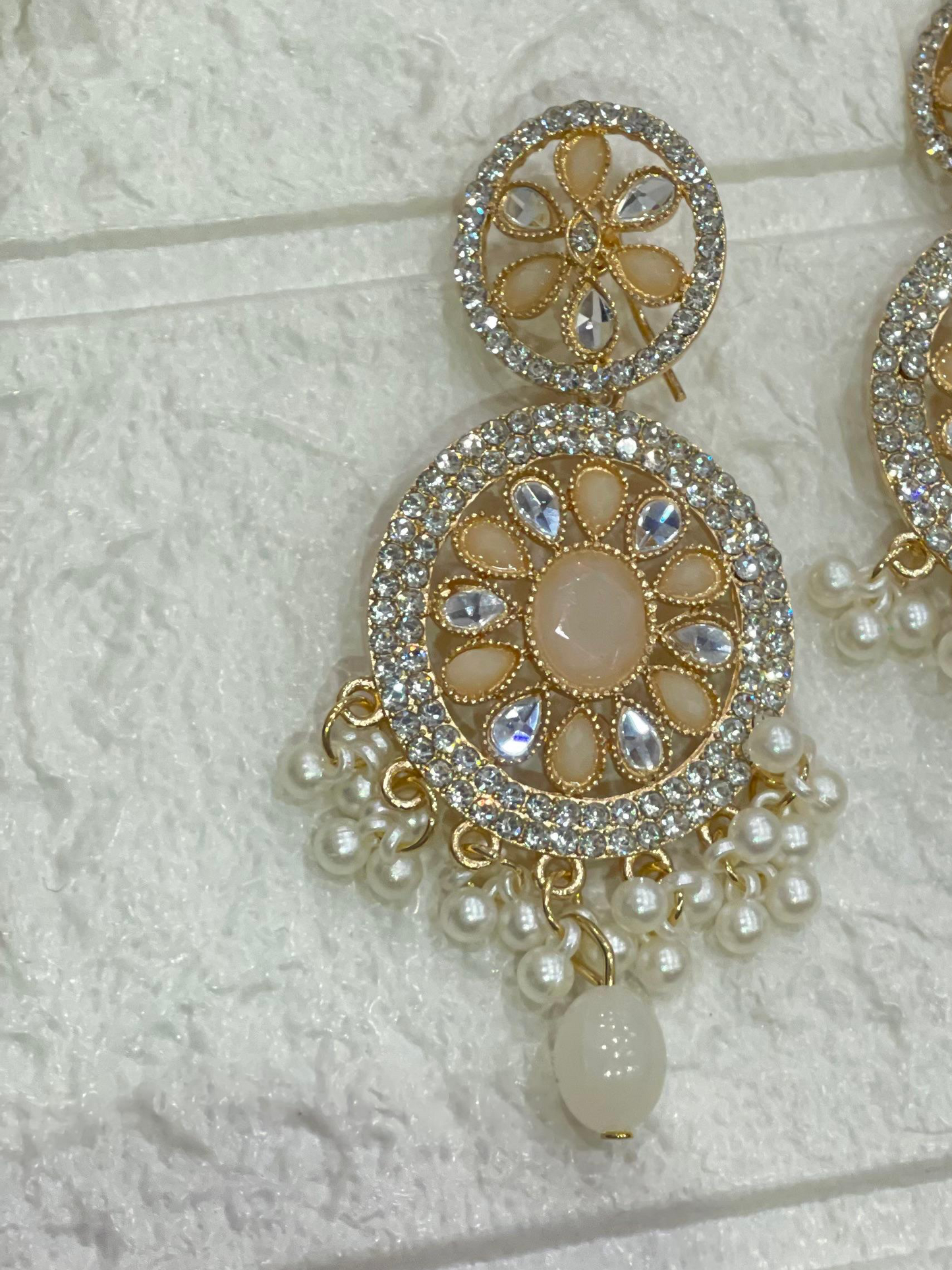 Fatima earring beige and white (Sheharbano)