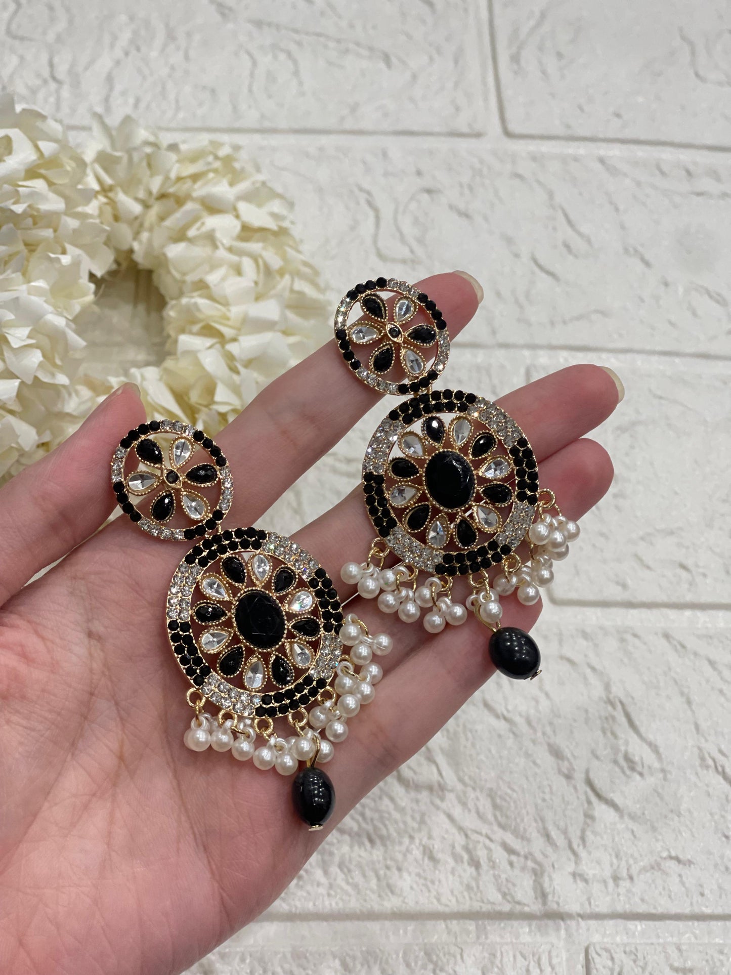Fatima earring black and white (Sheharbano)