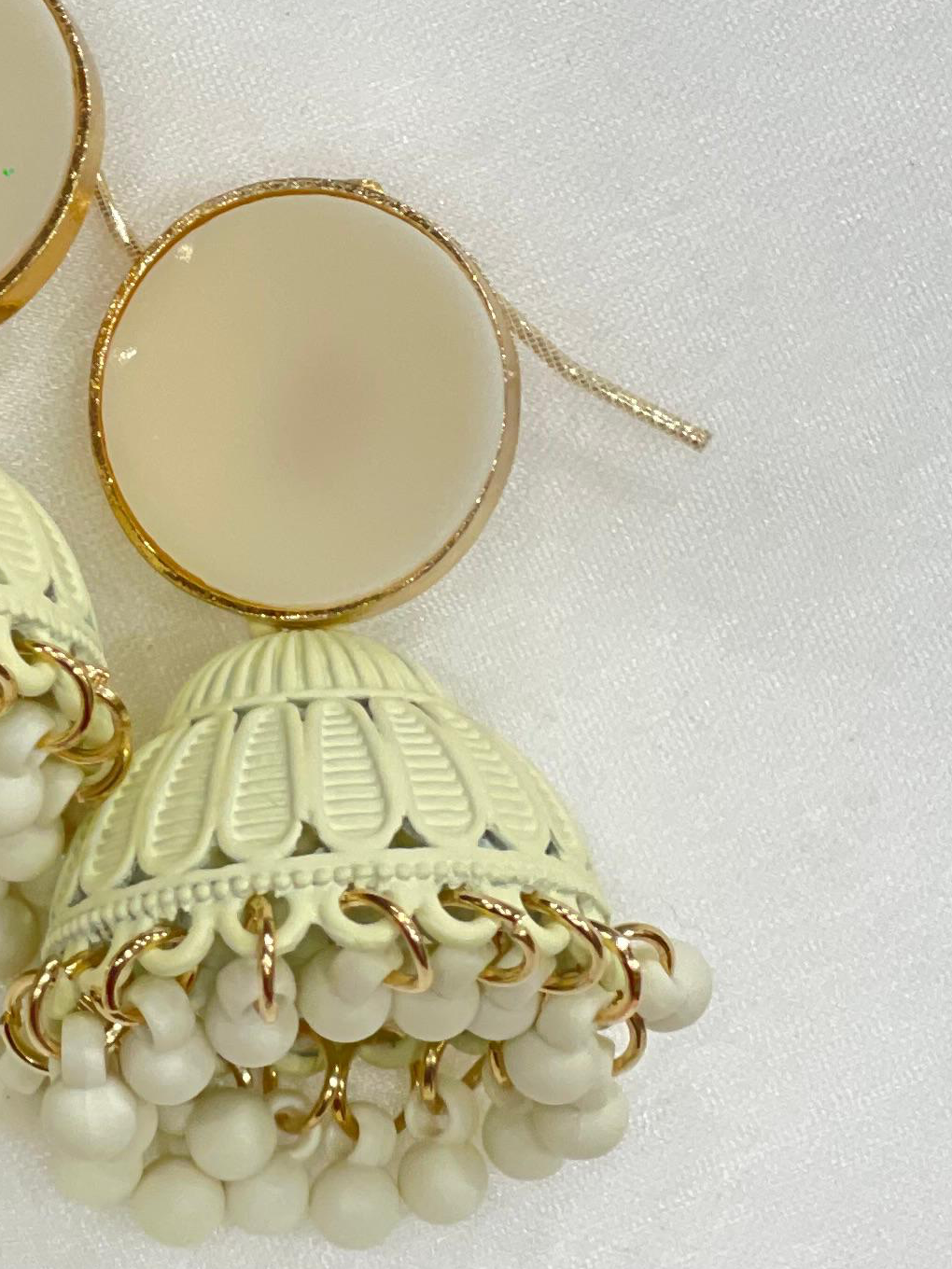 Gol matt jhumka white(Sheharbano)