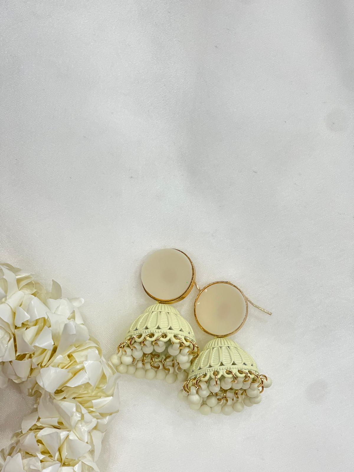 Gol matt jhumka white(Sheharbano)
