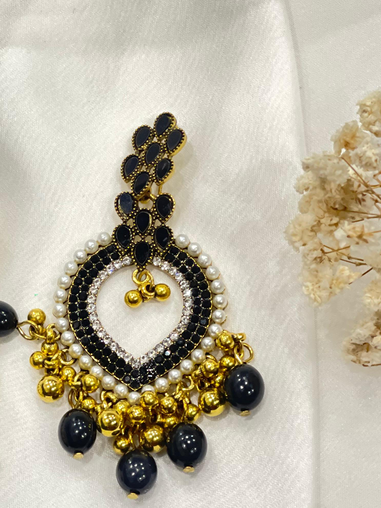 Cham Cham 2.0 black(Sheharbano)