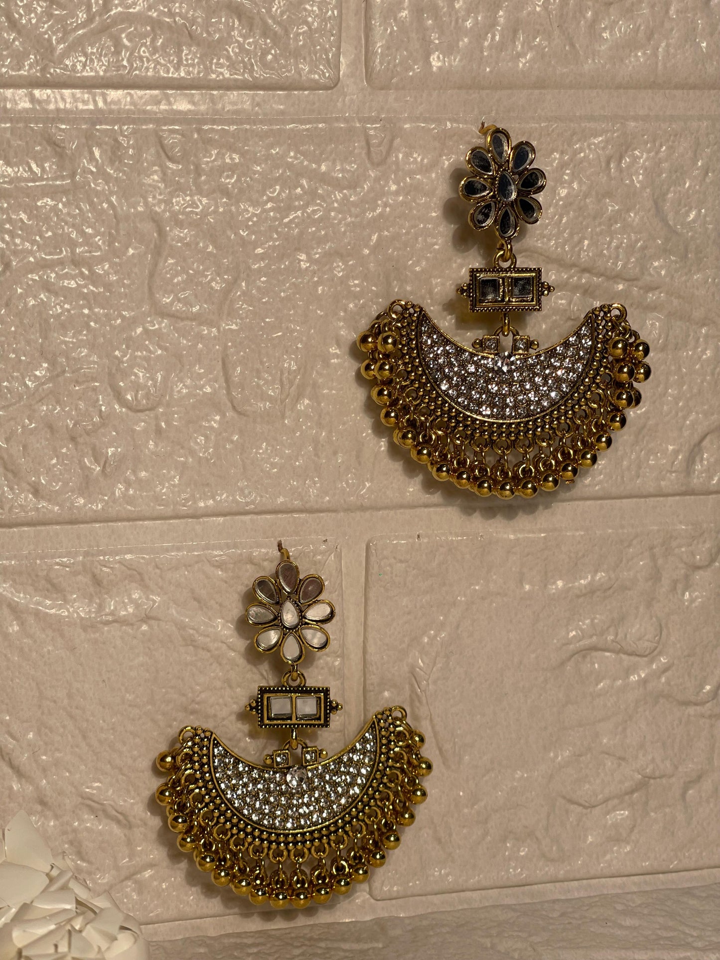 Half moon earring (Zartabbano)