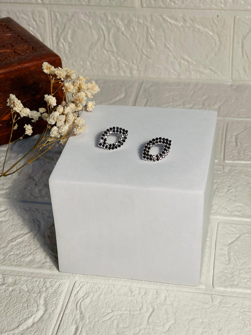 Black earrings (Mahnoorbano)