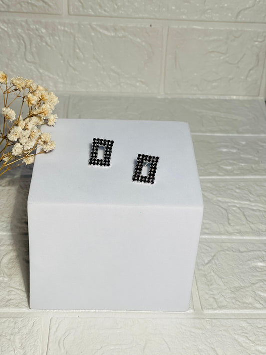 Black rectangle(Mahnoorbano)