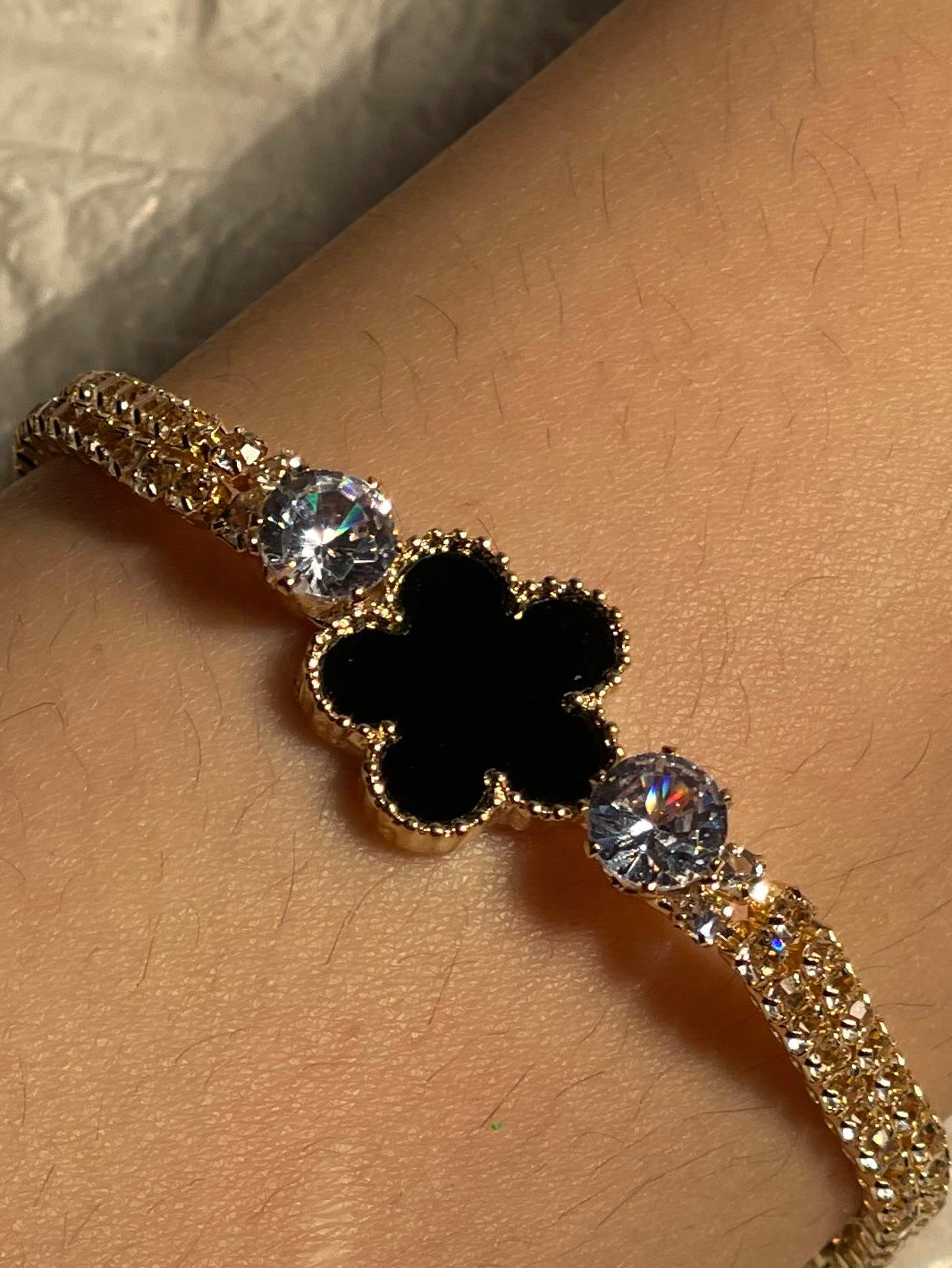 Gold and black flower bracelet(Mahnoorbano)