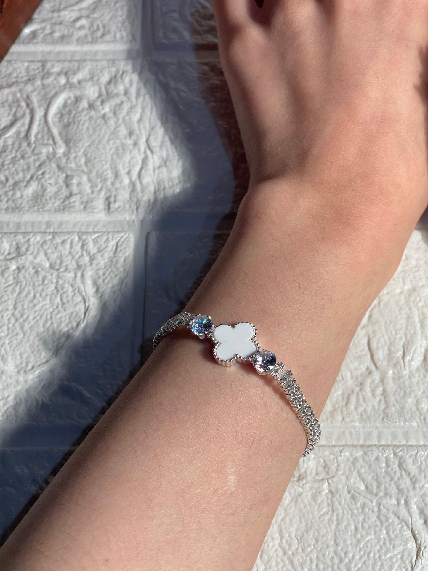 Van cleef & arpels white bracelet (Mahnoorbano)
