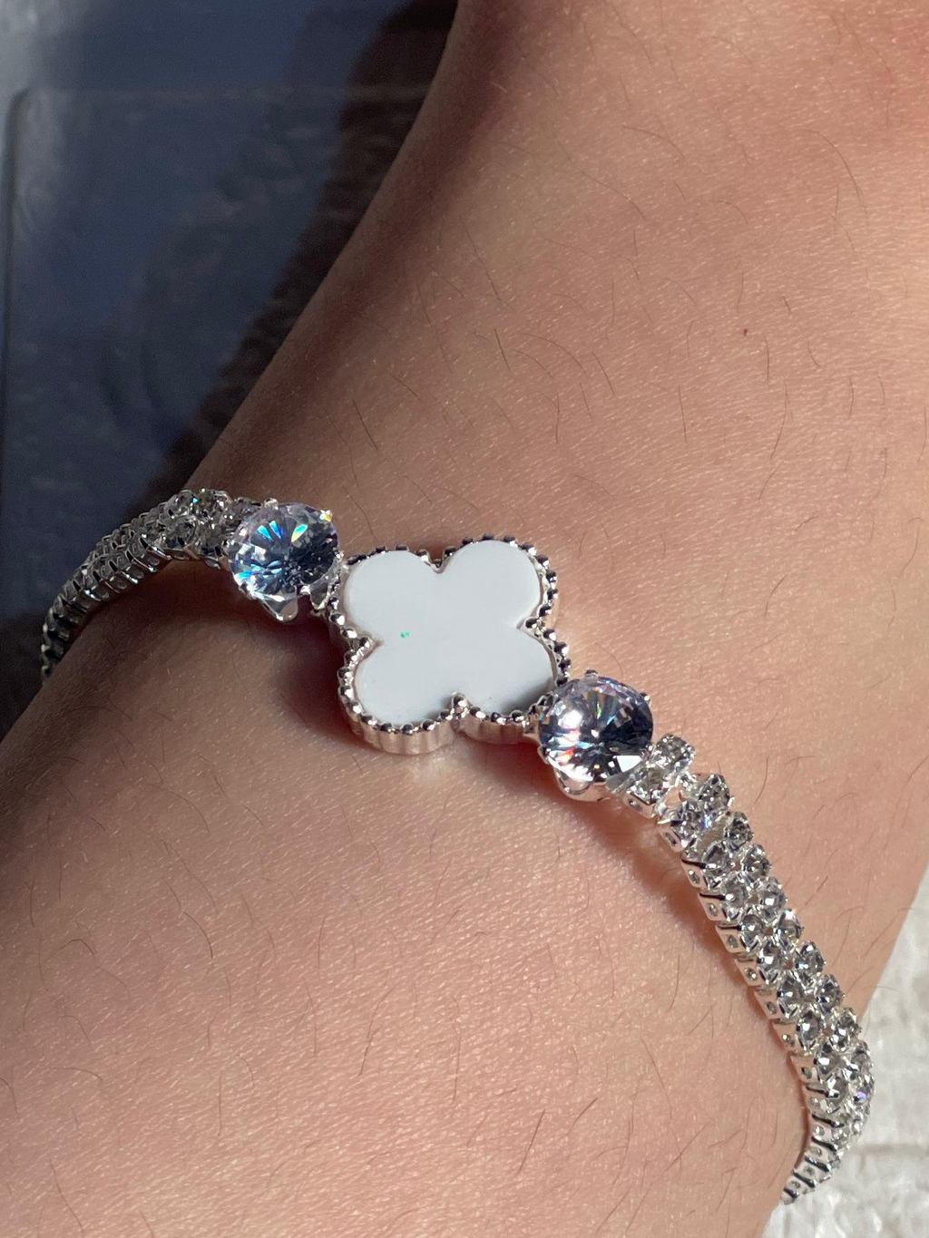 Van cleef & arpels white bracelet (Mahnoorbano)