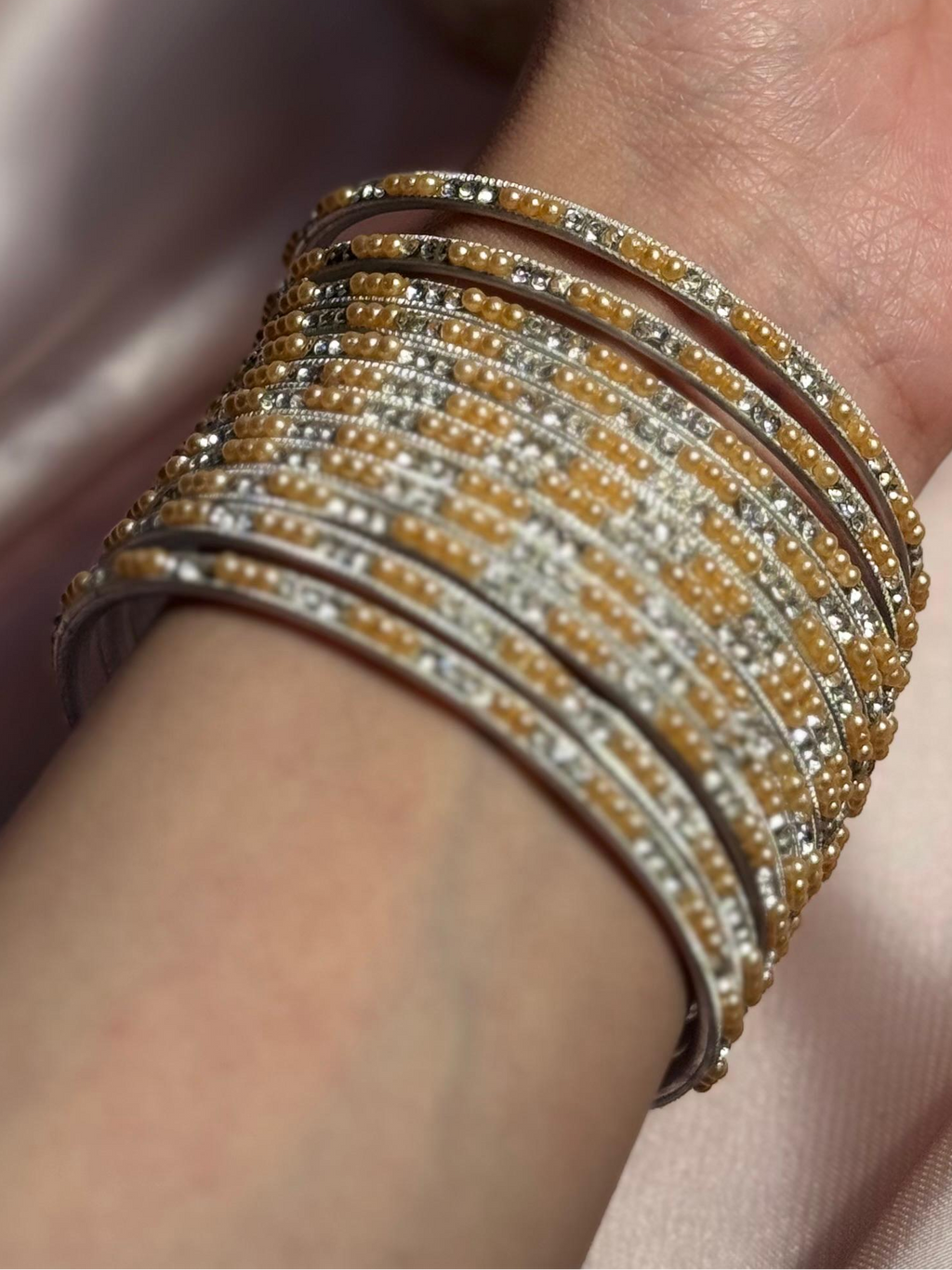 Neha Bangles (Cream and silver)