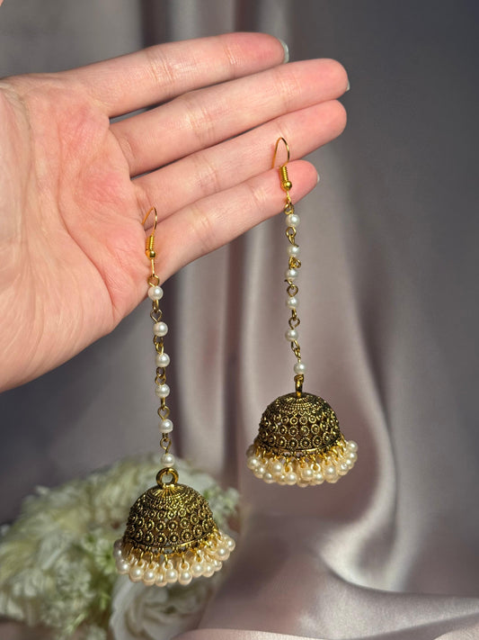 Aik lambi lari walay jhumkay with safaid moti-gold