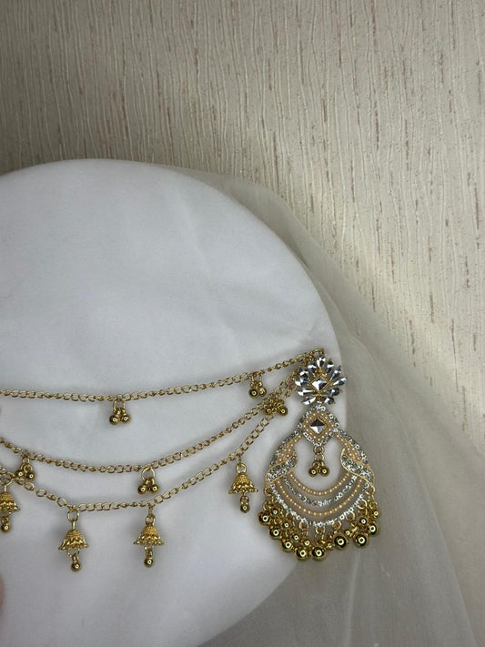 gold earrings with saharay