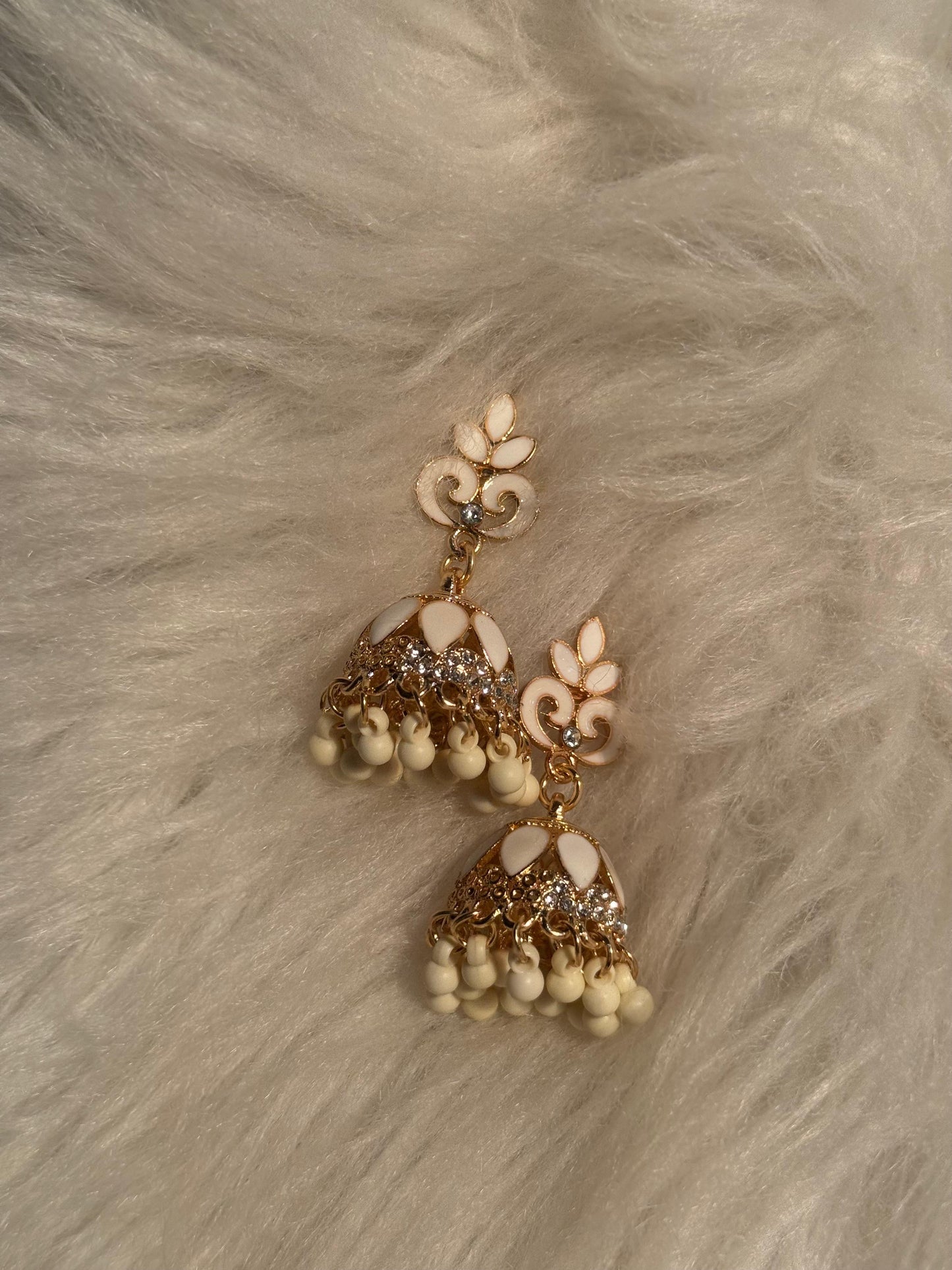 Teen Booti Rang-e-desi white