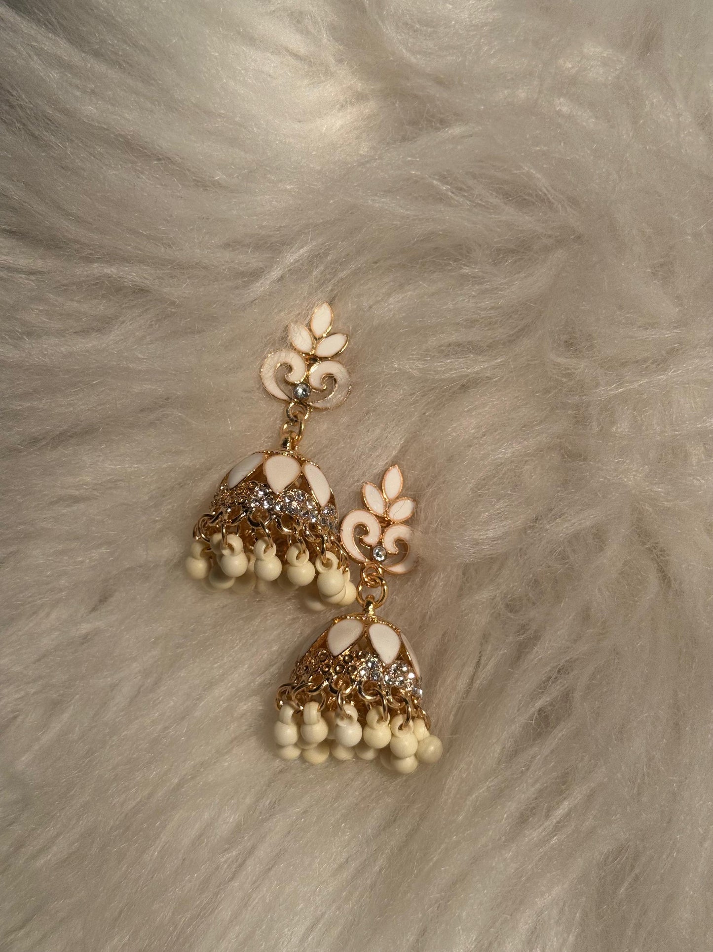 Teen Booti Rang-e-desi white