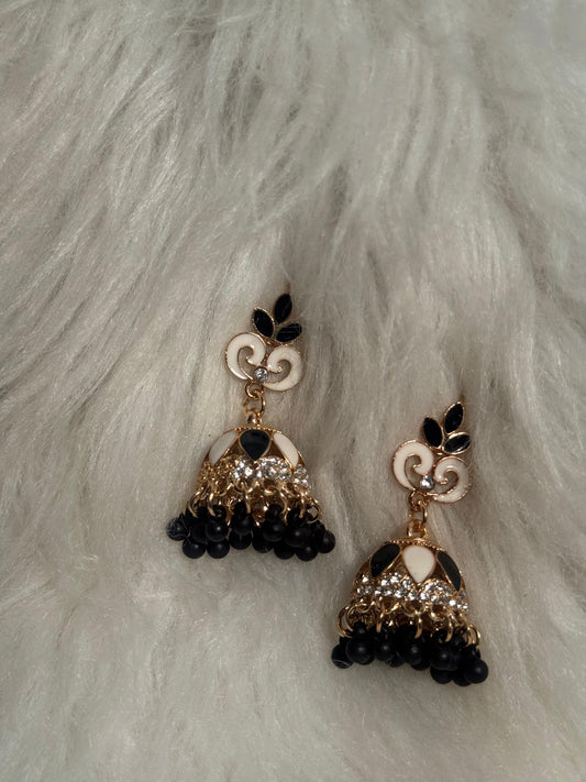 Teen Booti Rang-e-desi white and black