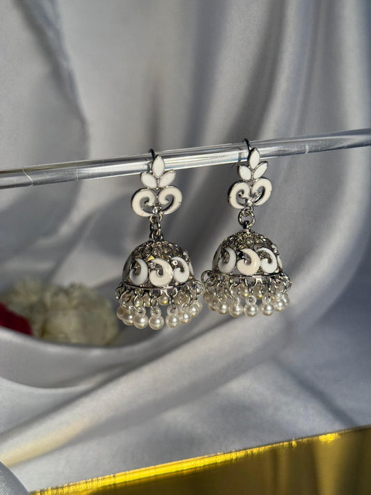 Teen Booti silver Rang-e-desi white