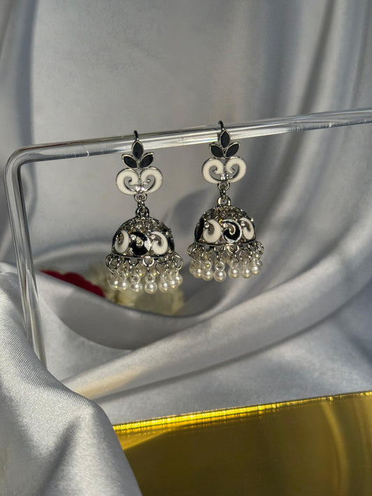 Teen Booti silver Rang-e-desi white black